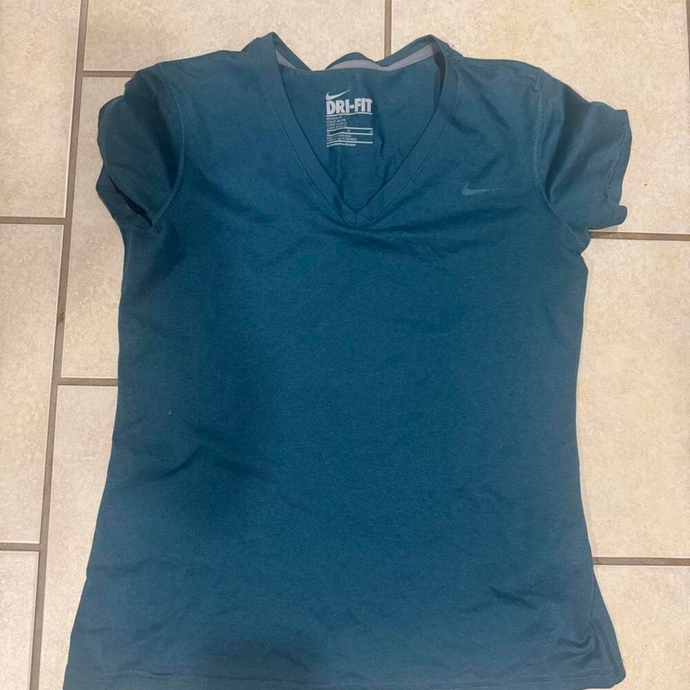 Nike women’s blue dri-fit top Size M #athleticwear #fitness